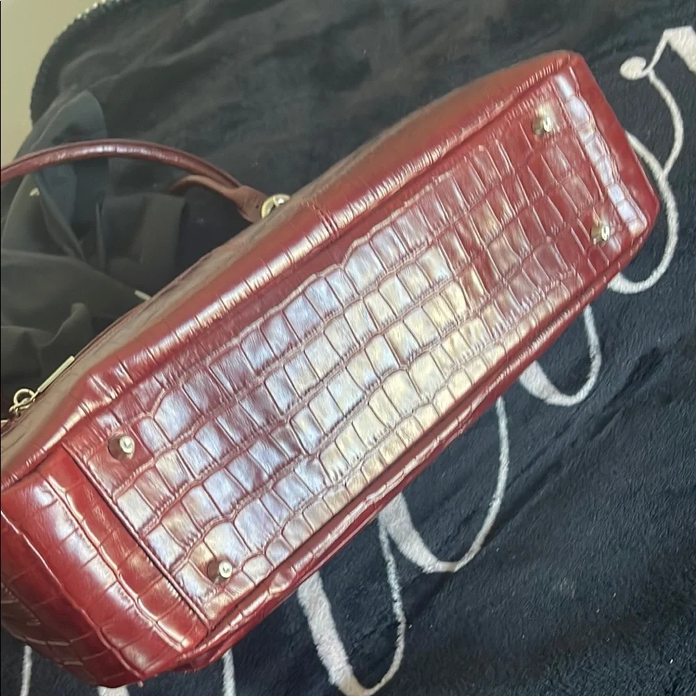 100% Genuine Cow Leather Maxx New York dark Red Shoulder Bag with Classic Design
